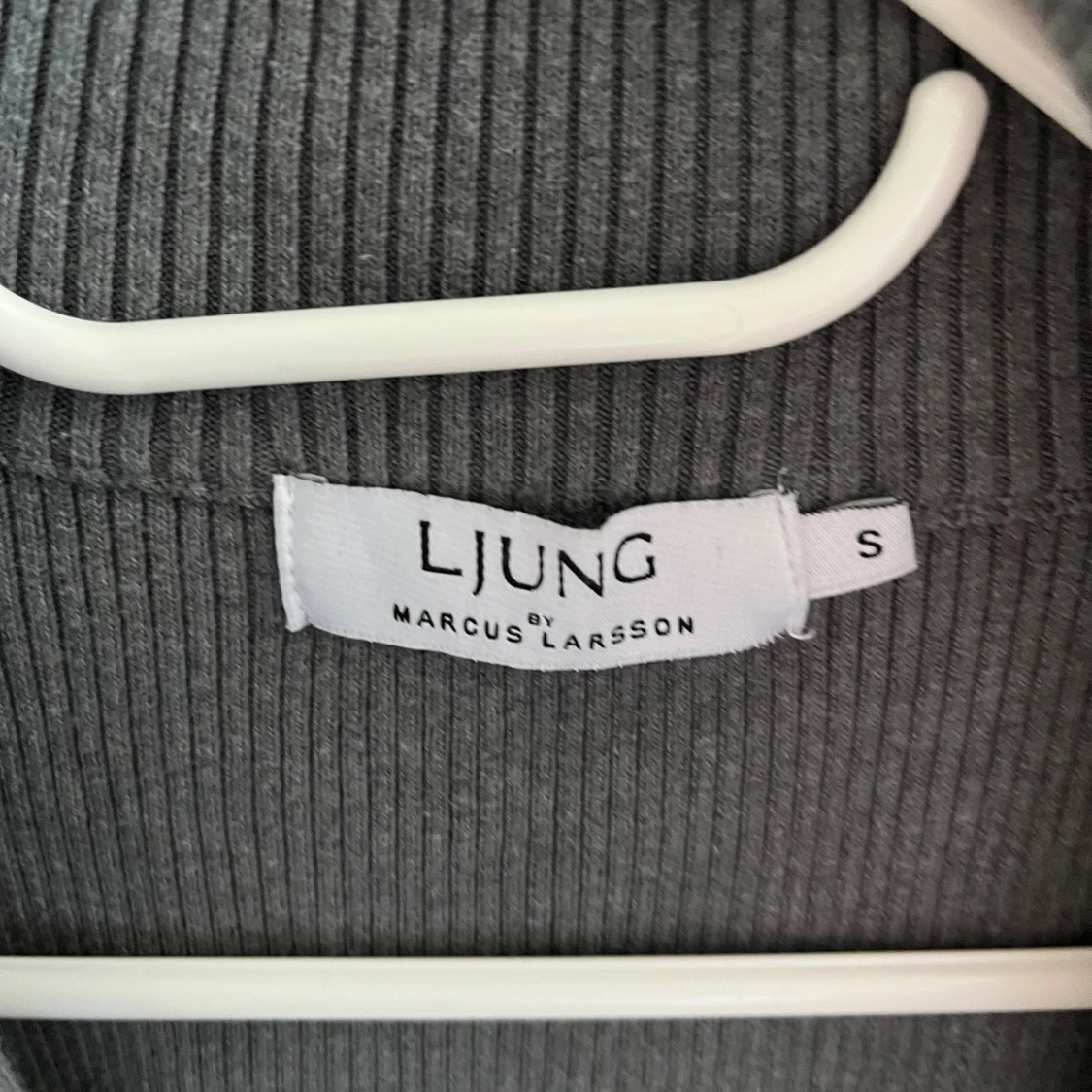 Grå ribbad kofta från Ljung - 2