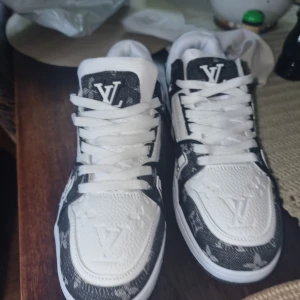 Säljer et par skor använda 1 gång - Säljer ett par skor då dem ej passar använda 1 gång