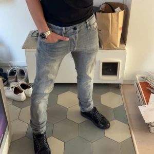 Jack and Jones - Säljer ett par riktigt feta jeans från Jack and Jones. Skriv om du har några frågor eller funderingar!!!