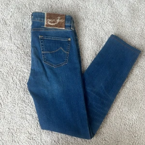 Jacob Cohën Jeans - Galet feta jeans från Jacob Cohën! | Skick: 9/10 Knappt några defekter | Storlek: W27 L27 Passar dig mellan 160-170 | Skriv om du har den minsta fundering om varan  | 🚨PRISET GÅR SJÄLVKLART ATT DISKUTERA🚨