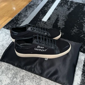 Saint laurent skor - Jättefina skor, perfekta för sommaren, skriv för eventuella frågor!