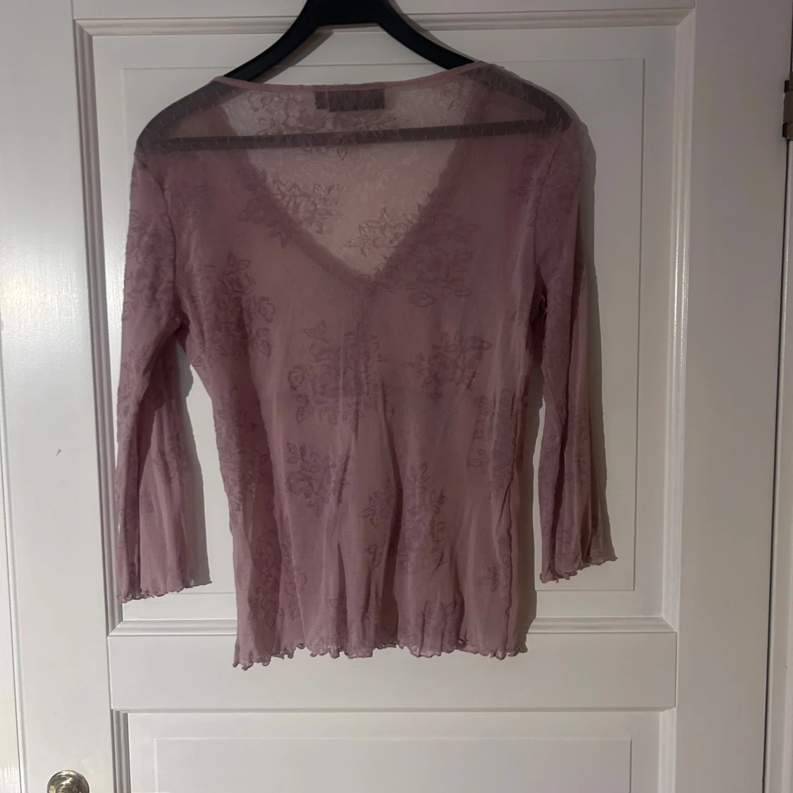 Ljuslila blus med spets från KappAhl - 1