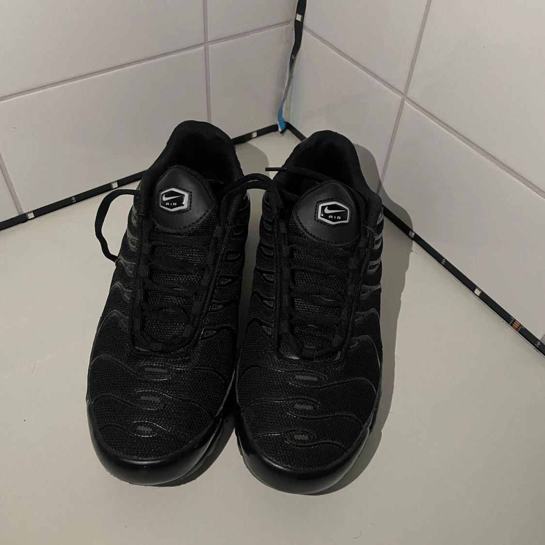Nike Air Max Plus helsvarta sneakers - 4