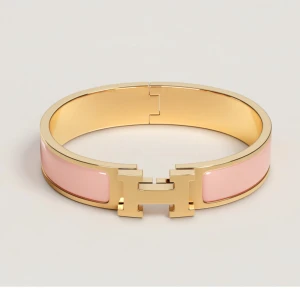 H armband - Elegant armband i rosa och guld med en stilren design. Intressekoll!!! Säljer endast vid bra bud! OBS: bilderna är mina! Osäker på om den är äkt@, man får BEDÖMNA SJÄLV! Därav pris!!!!!! ENDAST ARMBANDET TILLKOMMER!