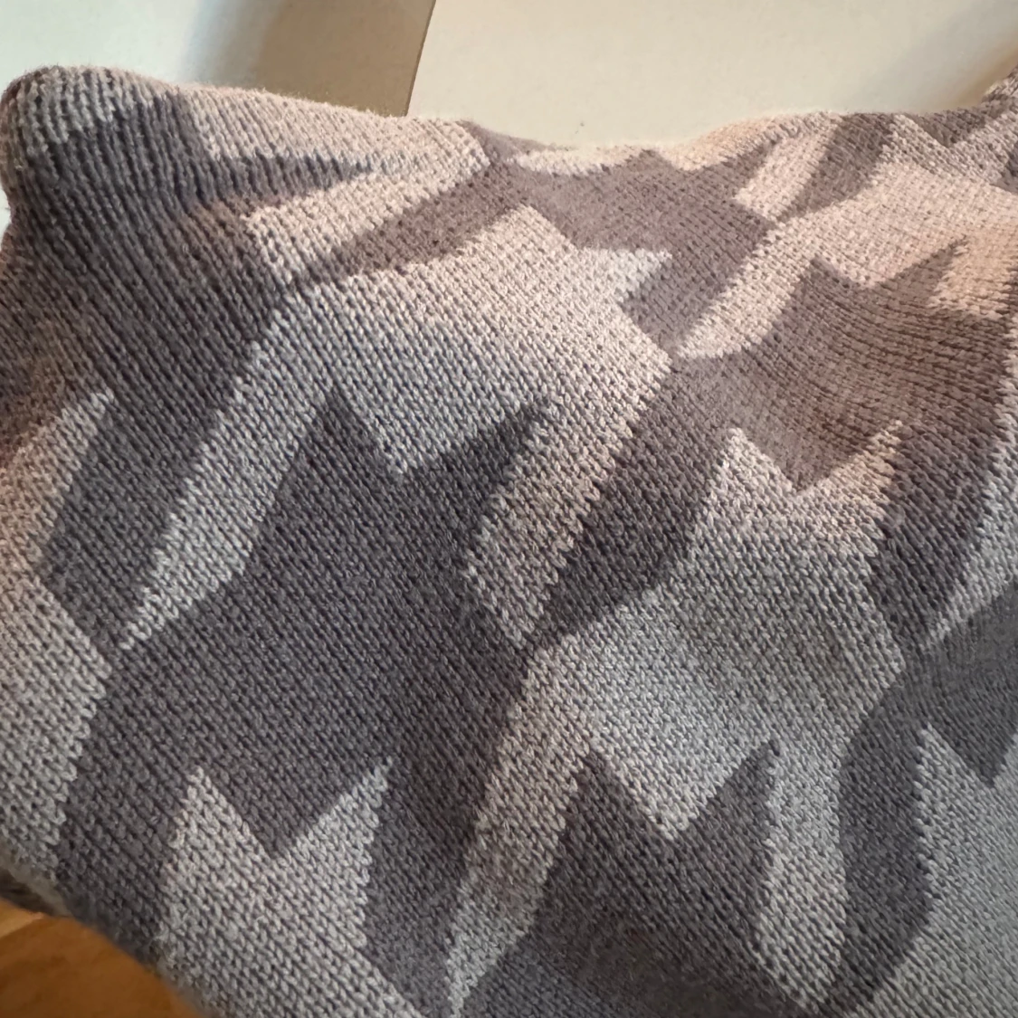 Grå stickad tröja Visual Clothing Project - 4