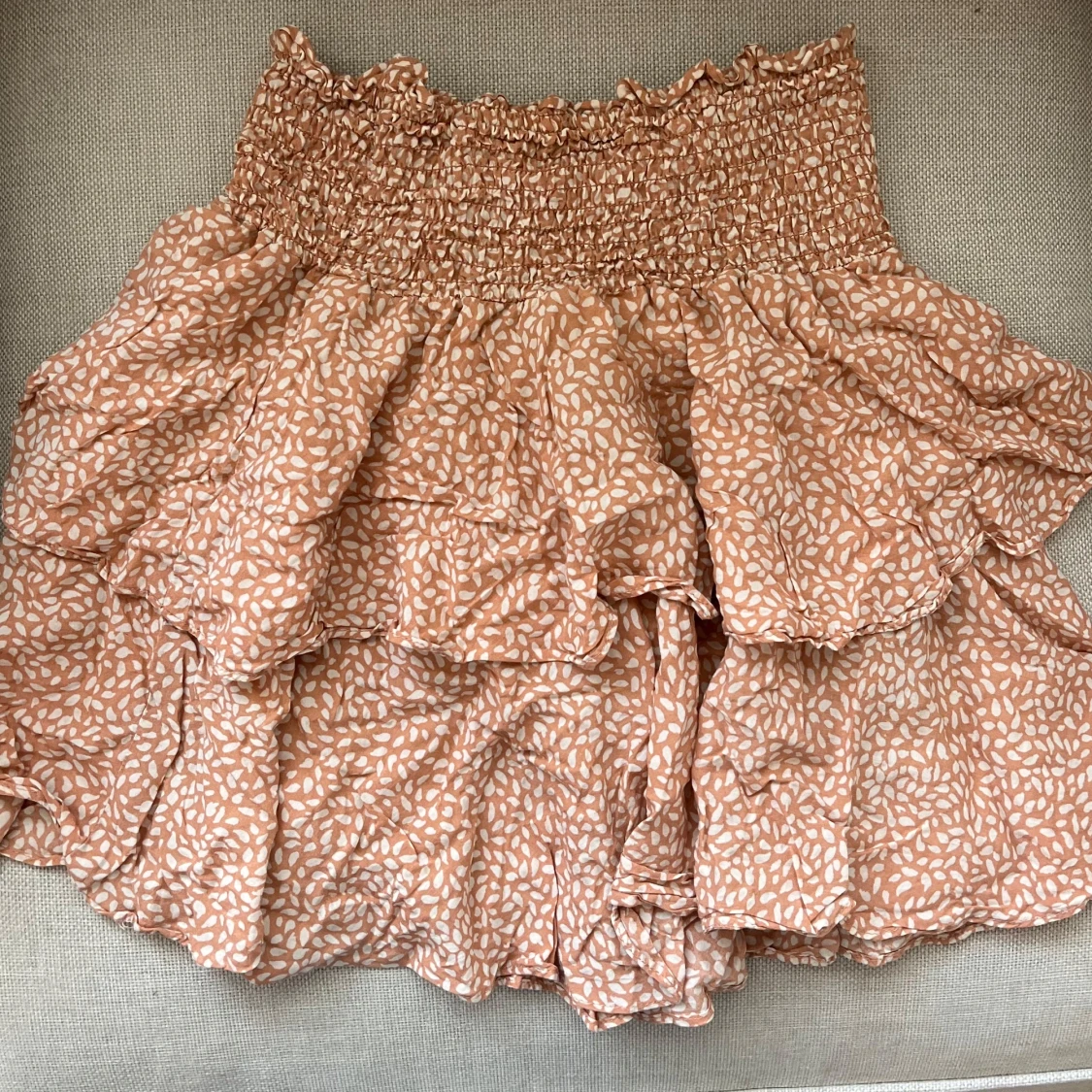 Beige/rosa volangkjol med mönster - 2