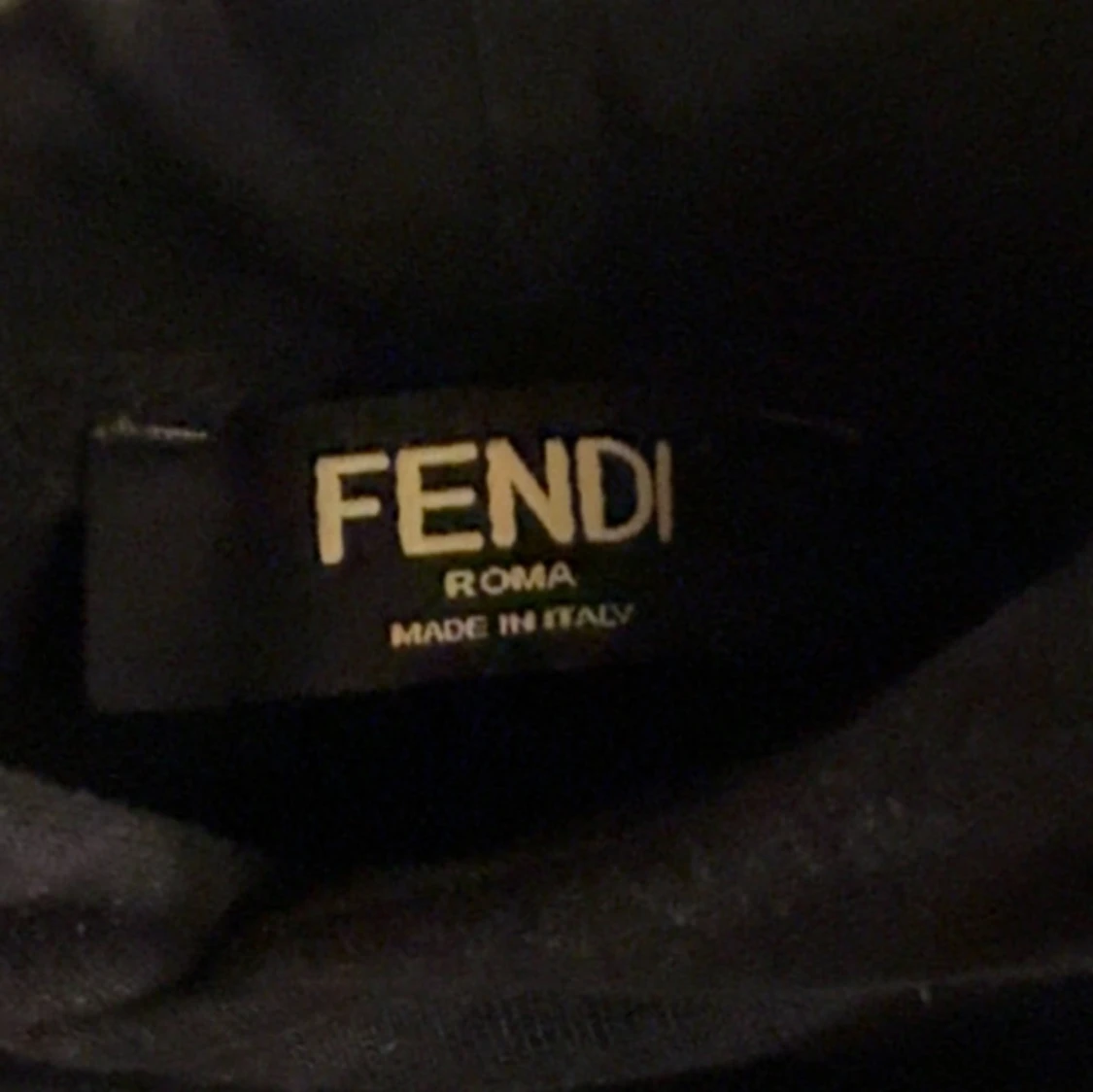 Svart Fendi hoodie - 2