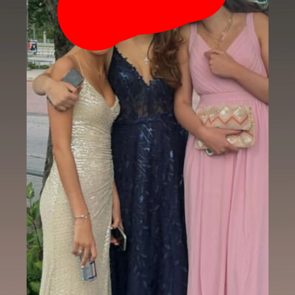 Mörkblå långklänning med spetsdetaljer - 2