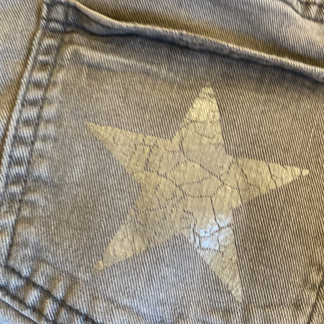 Grå jeans med stjärndetalj Gina Tricot - 3