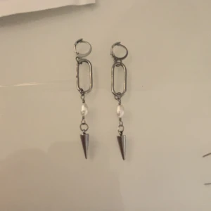 Silver peak örhängen  - Silver örhängen aldrig använda💓