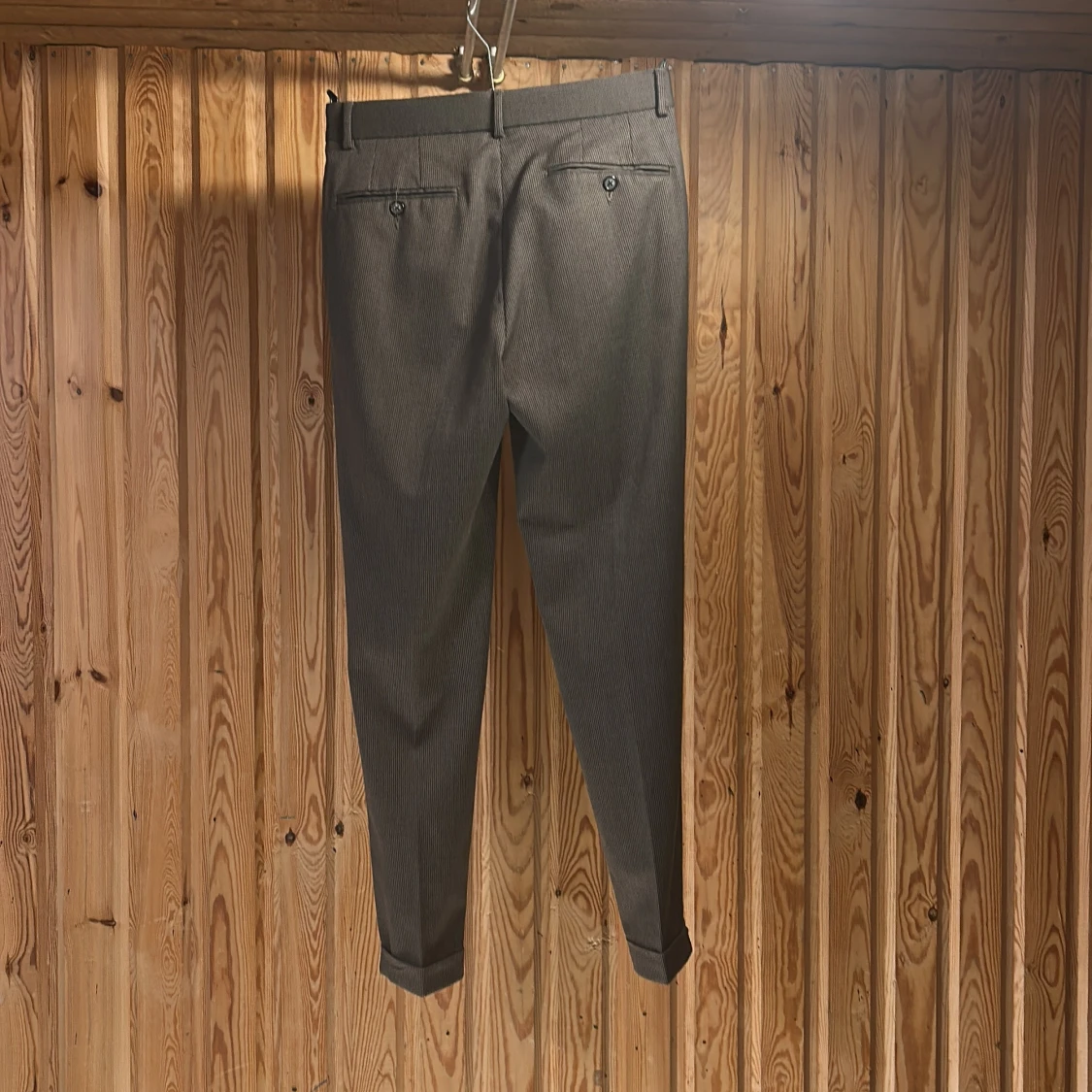 Grå kostymbyxor från ASOS Design - 1