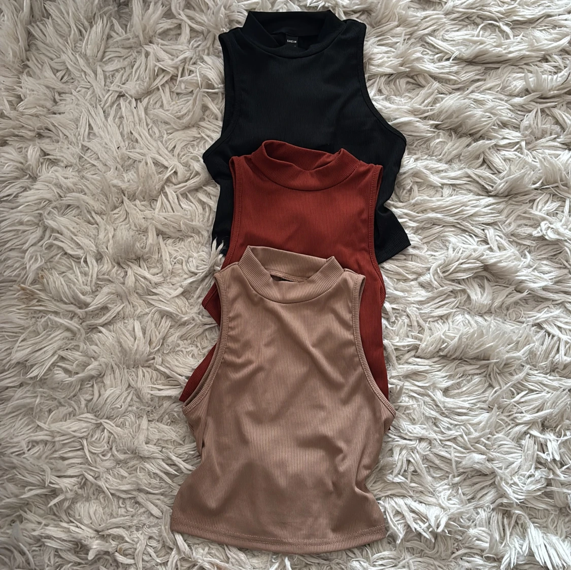 3-pack ribbade croppade linne-toppar