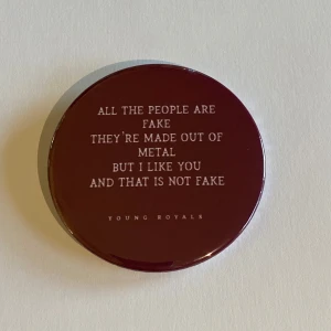 Young Royals pins - Pins med Young Royals.