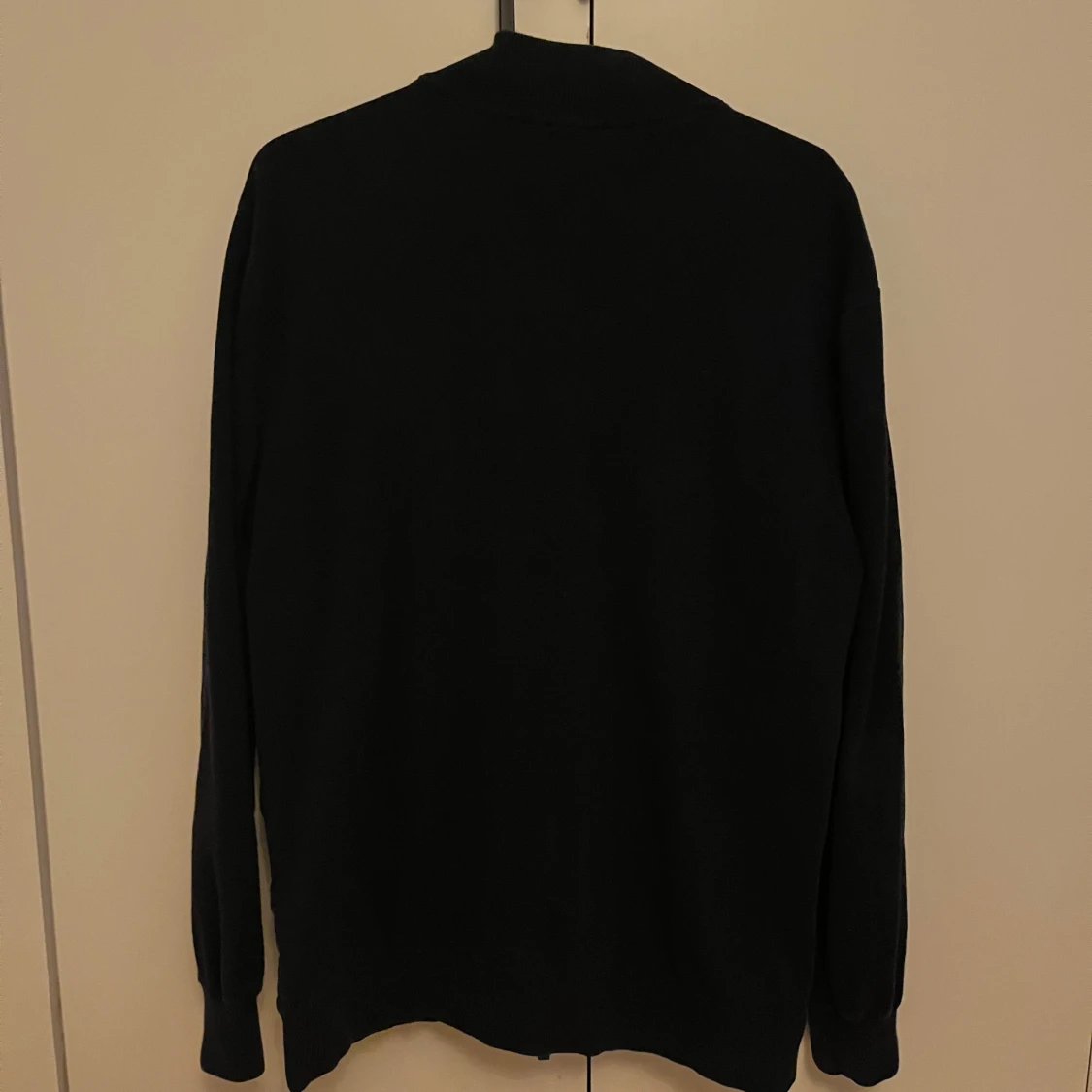 Mörkblå cardigan från John Henric - 2