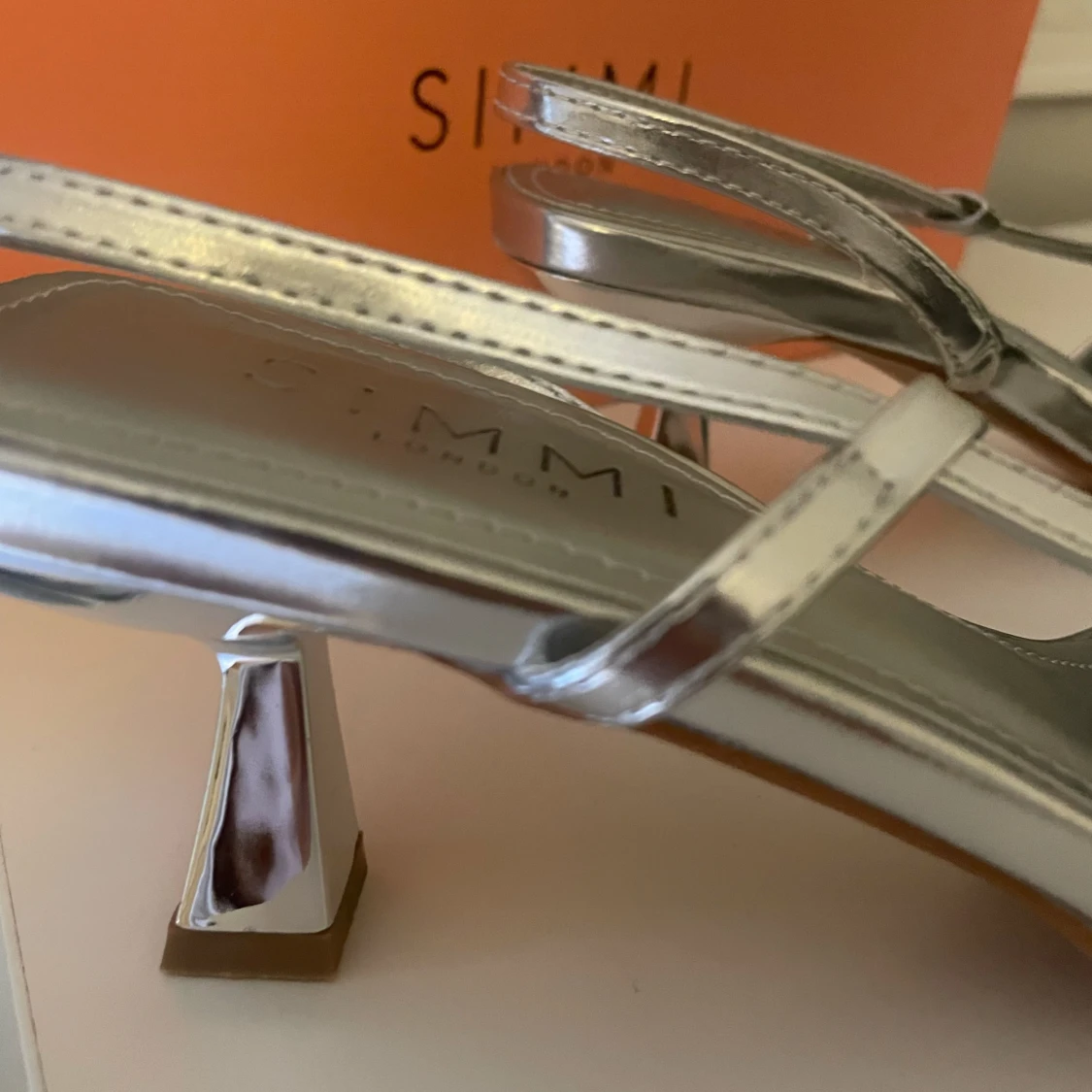 Silvriga klackar från Simmi London - 3