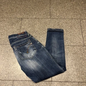 Dondup jeans  - Säljer dessa riktigt snygga dondup jeans i väldigt bra skick, knappt använda. Nypris ligger runt 3000kr. Säljer för 950. Storlek w32. Skriv i dm för mera info 