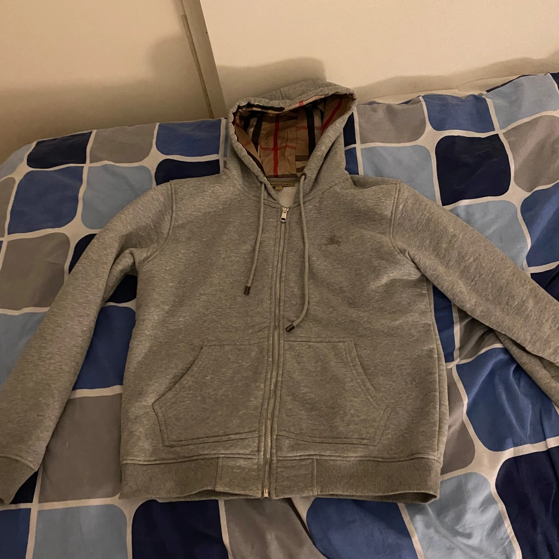 Grå huvtröja från Burberry - 4