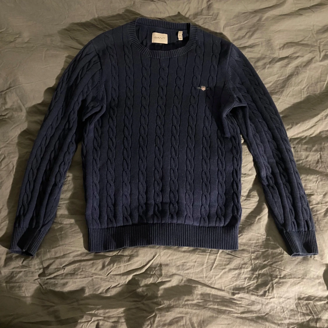 GANT Mörkblå kabelstickad tröja