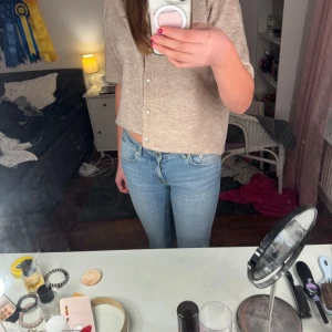 Ljusblå bootcut jeans  - Säljer ett par ljusblå bootcut jeans från lager 157 i storlek XS full length 