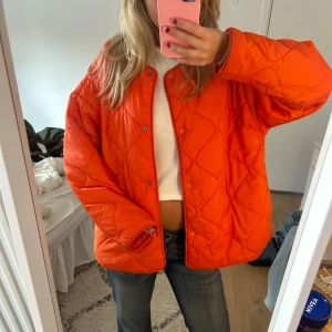 Jacka - Såå cool quiltad dunjacka perfekt till våren✨✨✨