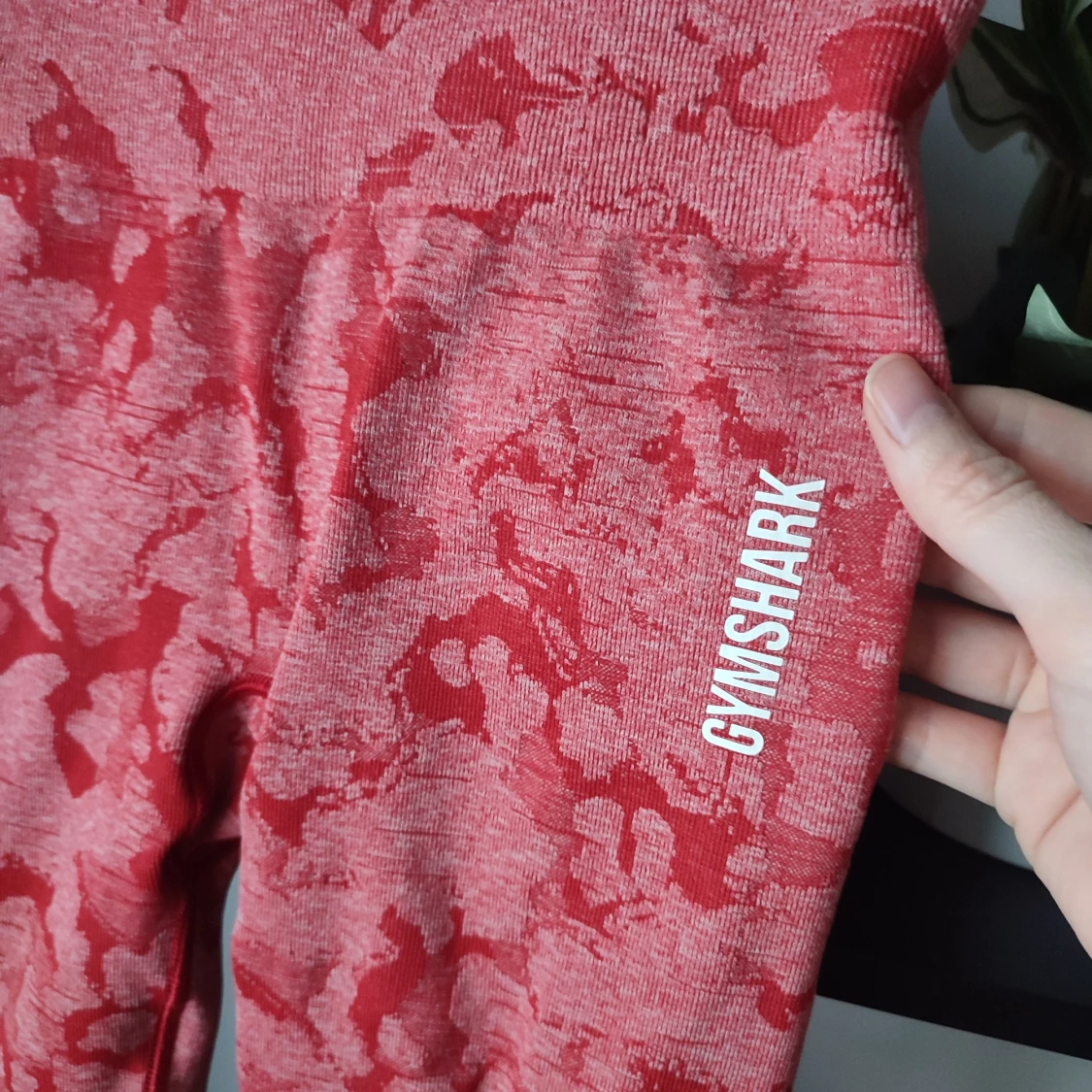 Kamouflage leggings från Gymshark i storlek XS - 3