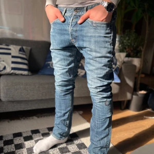 Replay jeans slitningar - Tja! Säljer dessa feta Replay jeans med slitningar🔥 Skick 7/10 | W32 L32 | Är lite slitna nere vid fötterna | fråga fram😊| priset diskuterbart