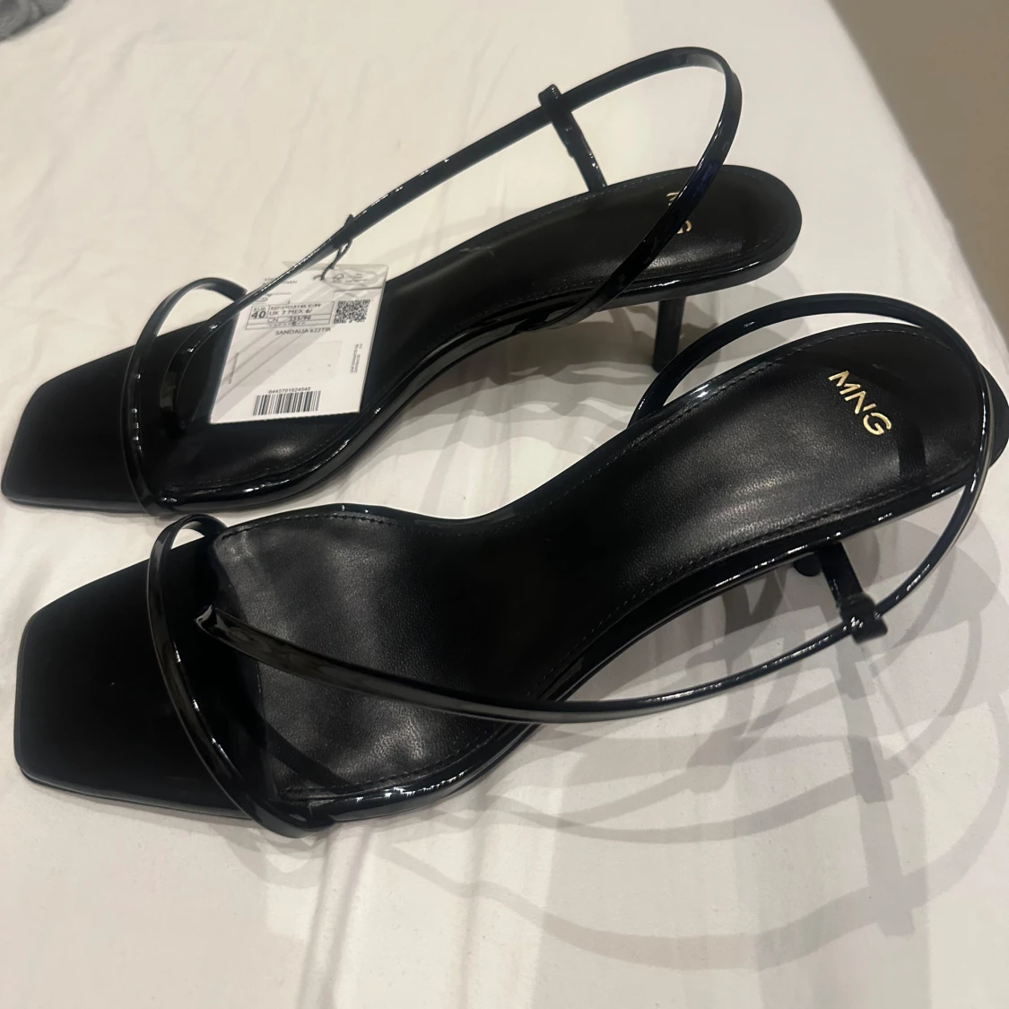 Svarta sandaler från MNG