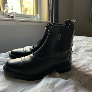 Ridskor  - Ridskor knappt använda 