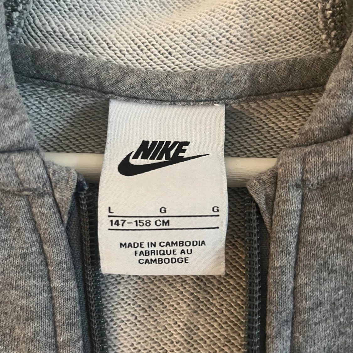 Grå hoodie från Nike - 1