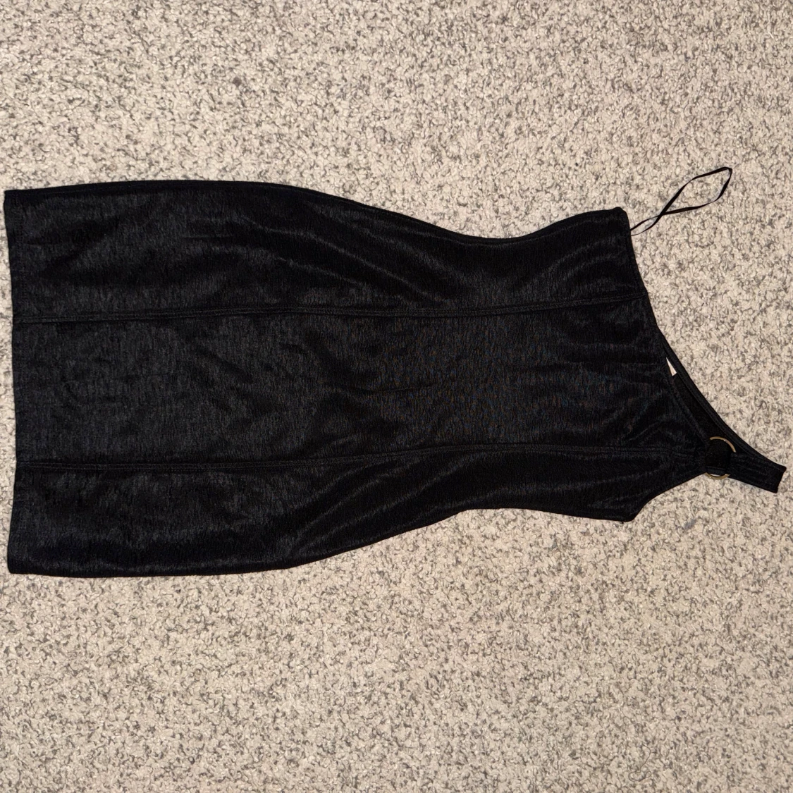 Svart oneshoulder klänning - 1