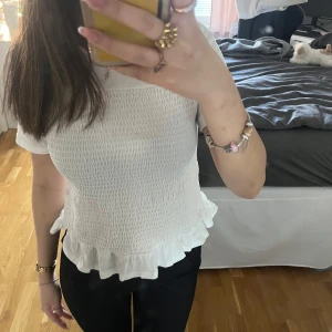 Topp gina Young  - Jättefin vit topp/blus från Gina Young i storlek 158-164. Toppen skick!