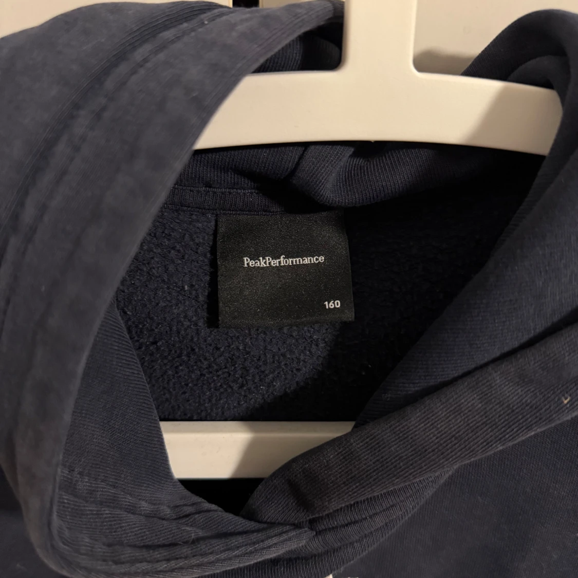 Mörkblå hoodie från Peak Performance - 2