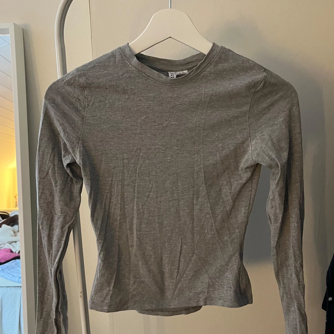 Grå långärmad tröja