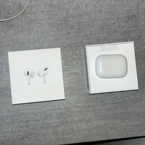Airpods PRO - Säljer vidare och säljer utan retur