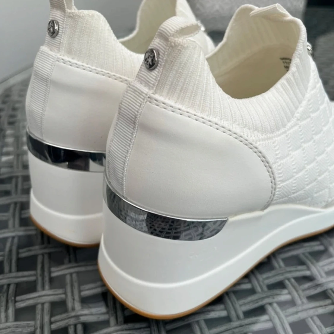 Vita quiltade sneakers i storlek 37 -  River Island - 1