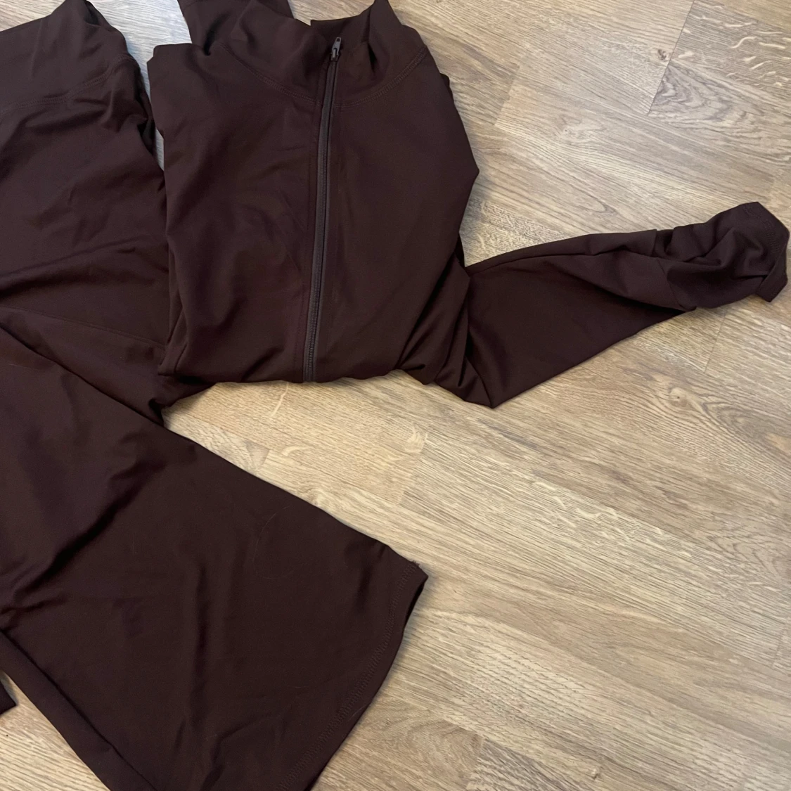 Brun träningsset med dragkedja - 1