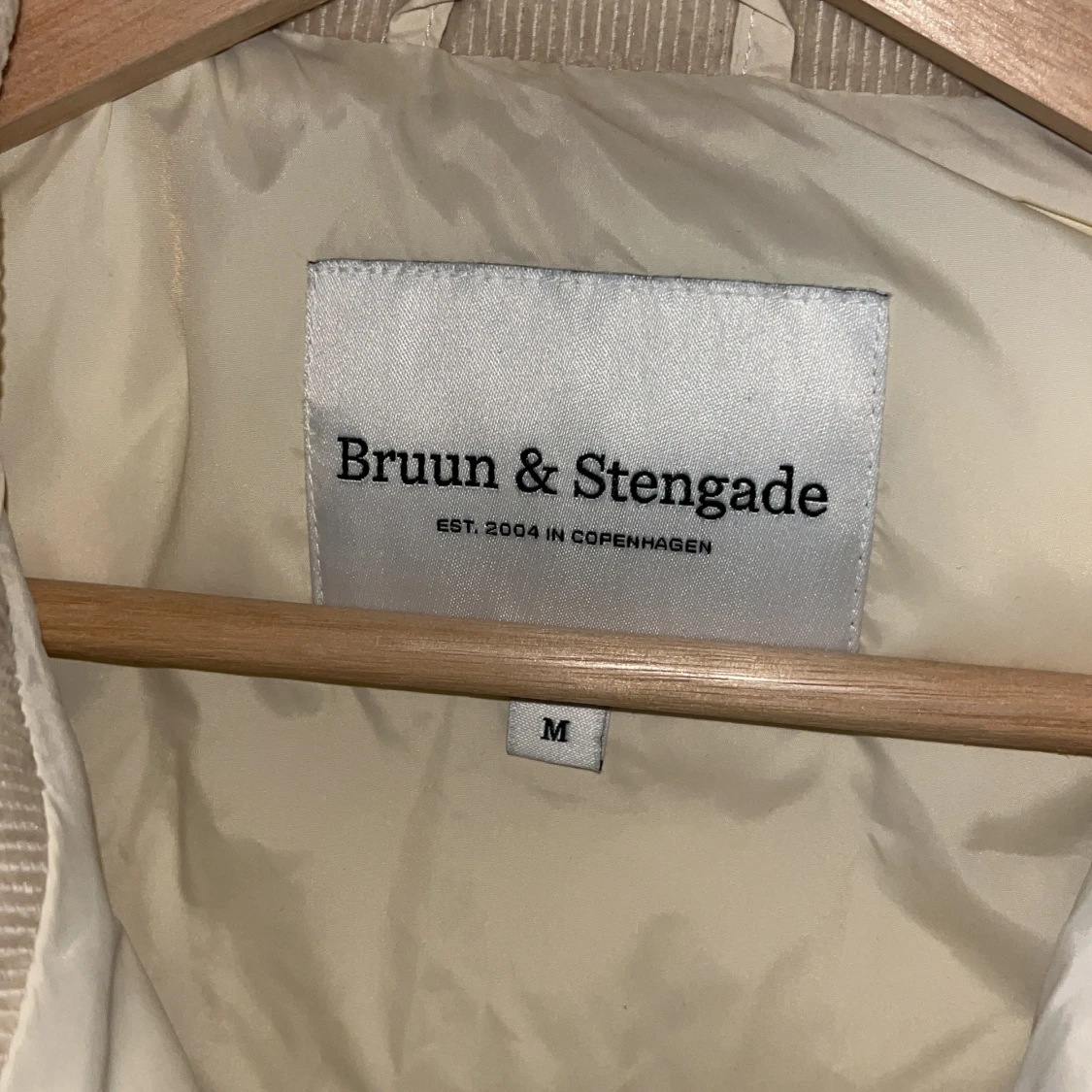 Beige quiltad väst från Bruun & Stengade - 1