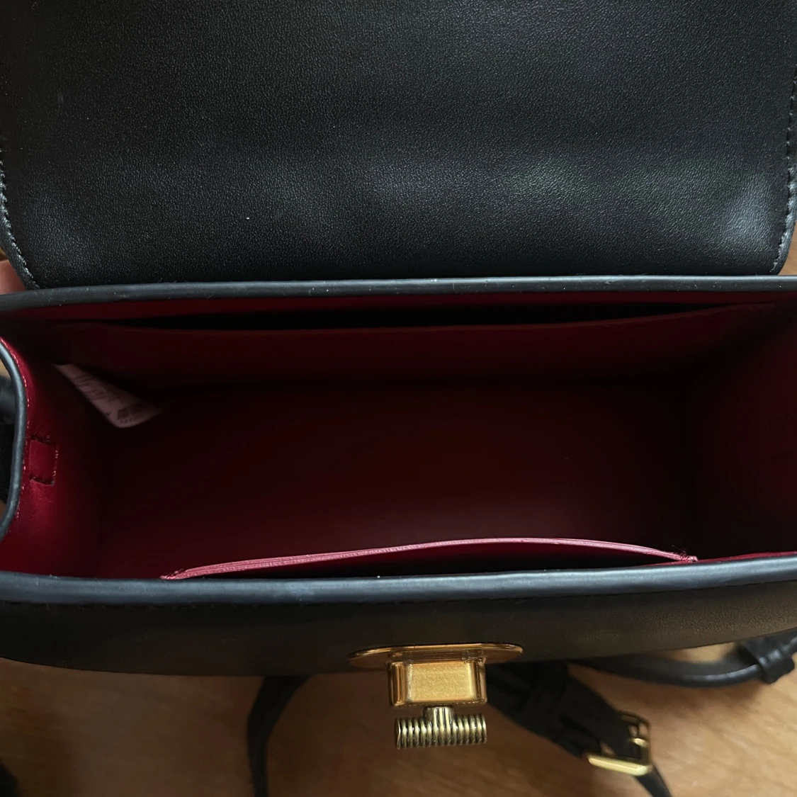 Svart axelväska + förvaringssäck  - 4