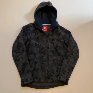 Camouflage Nike tech fleece zip S - Camouflage Nike tech fleece (Storlek M) Mycket bra skick || Pris kan diskuteras || Skriv vid minsta fråga eller fundering💯🤝