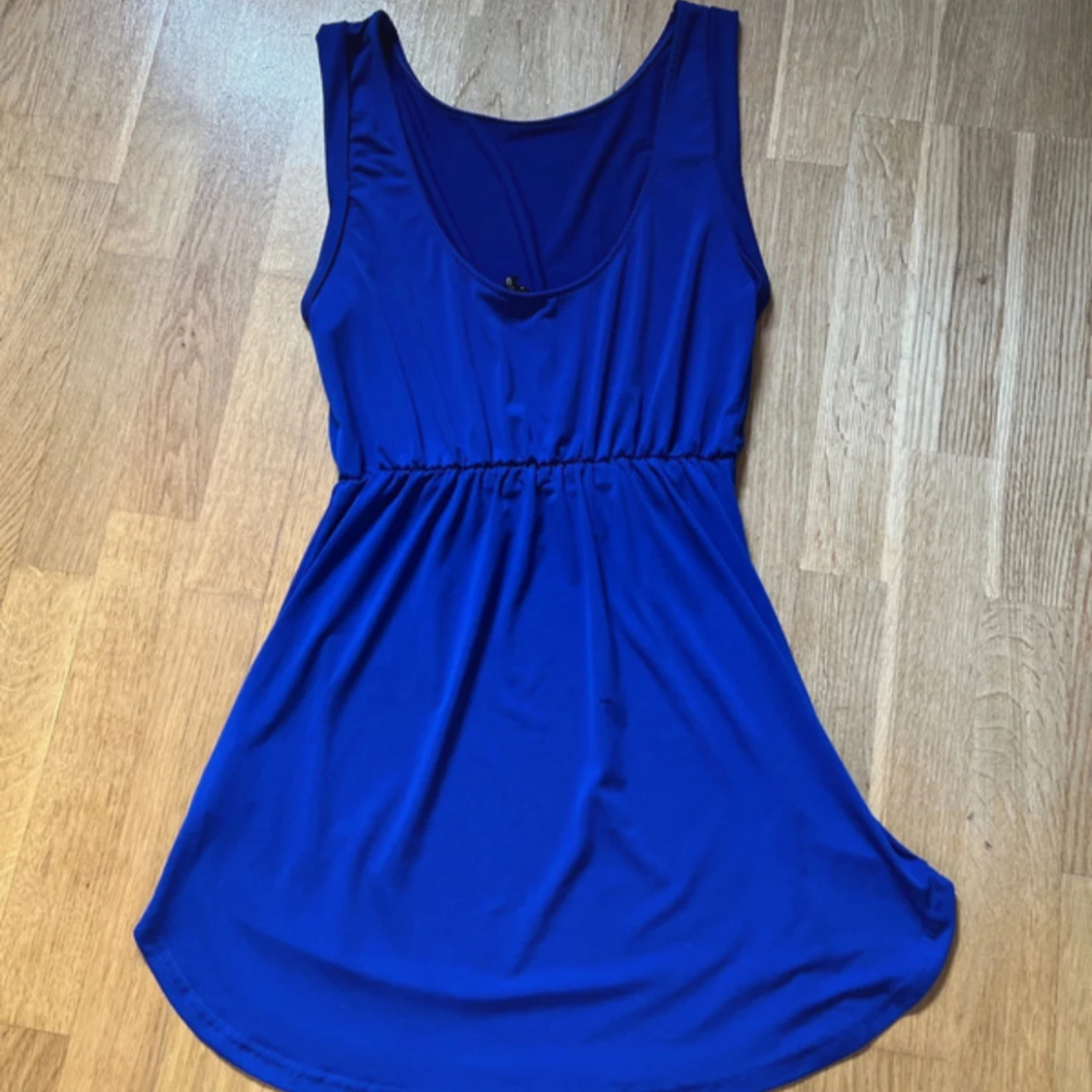 Blå ärmlös kortklänning från H&M - 1