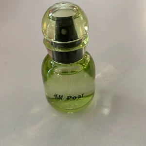 H&M Parfym - Pear - Parfym  från H&M. I princip oanvänd. 