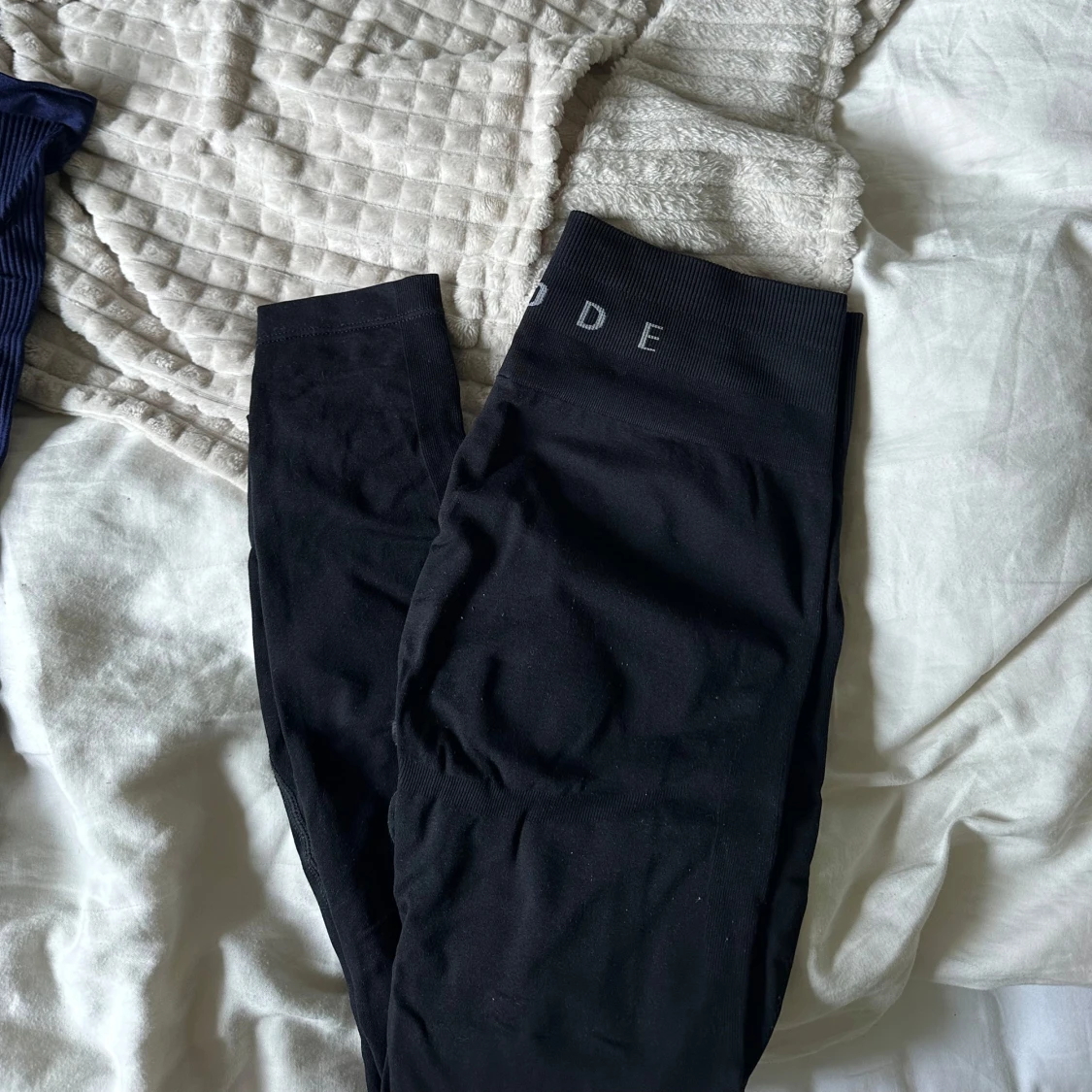 Svarta leggings från Relode - 1