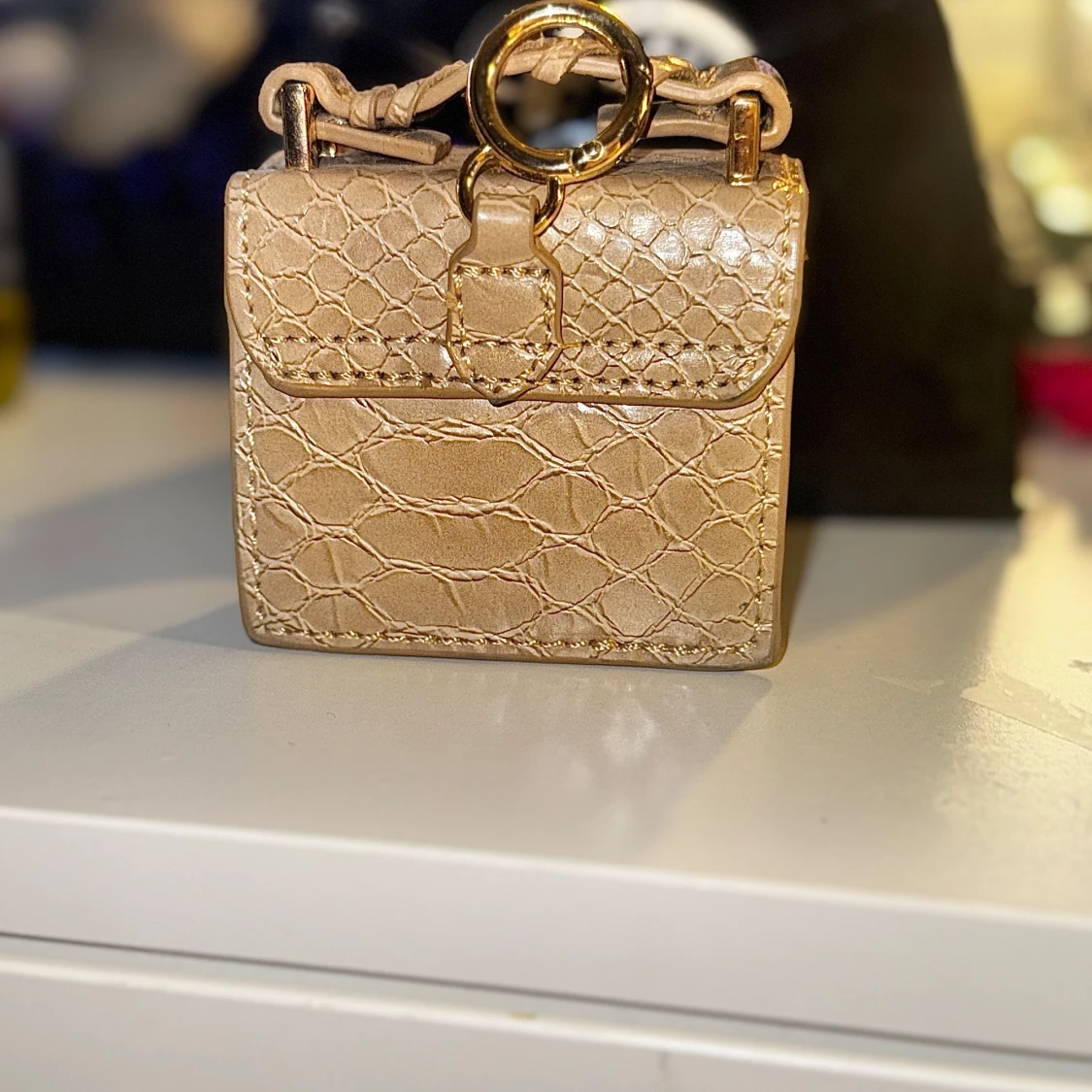 Beige AirPod väska  från iDeal of Sweden - 1