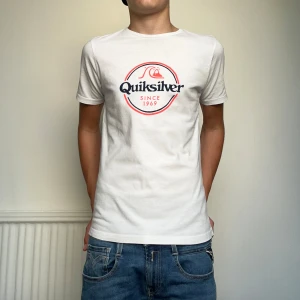 Quiksilver t-shirt - Quiksolver t-shirt | Skick: 6/10 | Size - 12 | Mitt pris 25kr /CLD