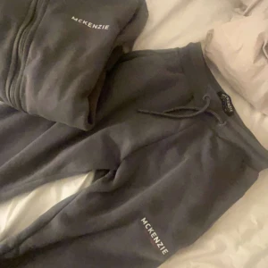 Grå mjukisbyxor från McKenzie - Aldrig använt. Svår att få tag på! Skriv för frågor 