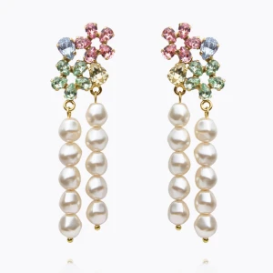 Färgglada örhängen med pärlor och blommor - Säljer örhängen från Caroline Svedbom, nya 3000kr säljer för 2300kr. Använda endast en gång. Säljer eftersom jag inte har något tillfälle att använda