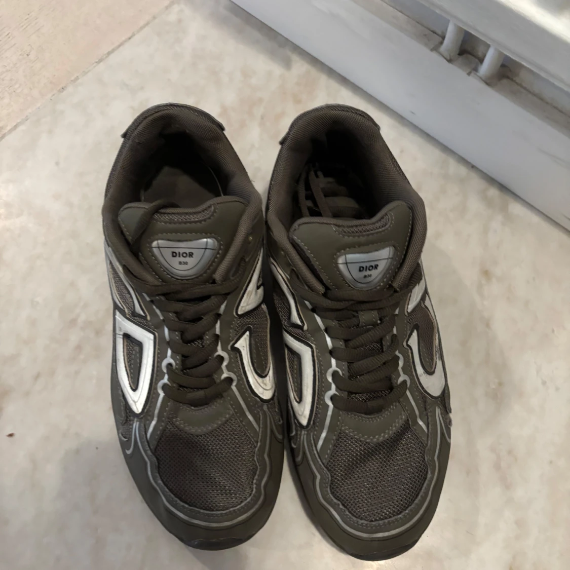  sneakers i mörkgrå mesh - 1