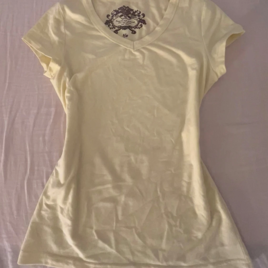 Ljusgul v-ringad topp - 1