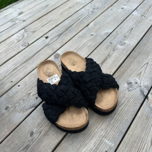 Sandaler/tofflor - Sandaler från skopunkten. Aldrig använda🤎