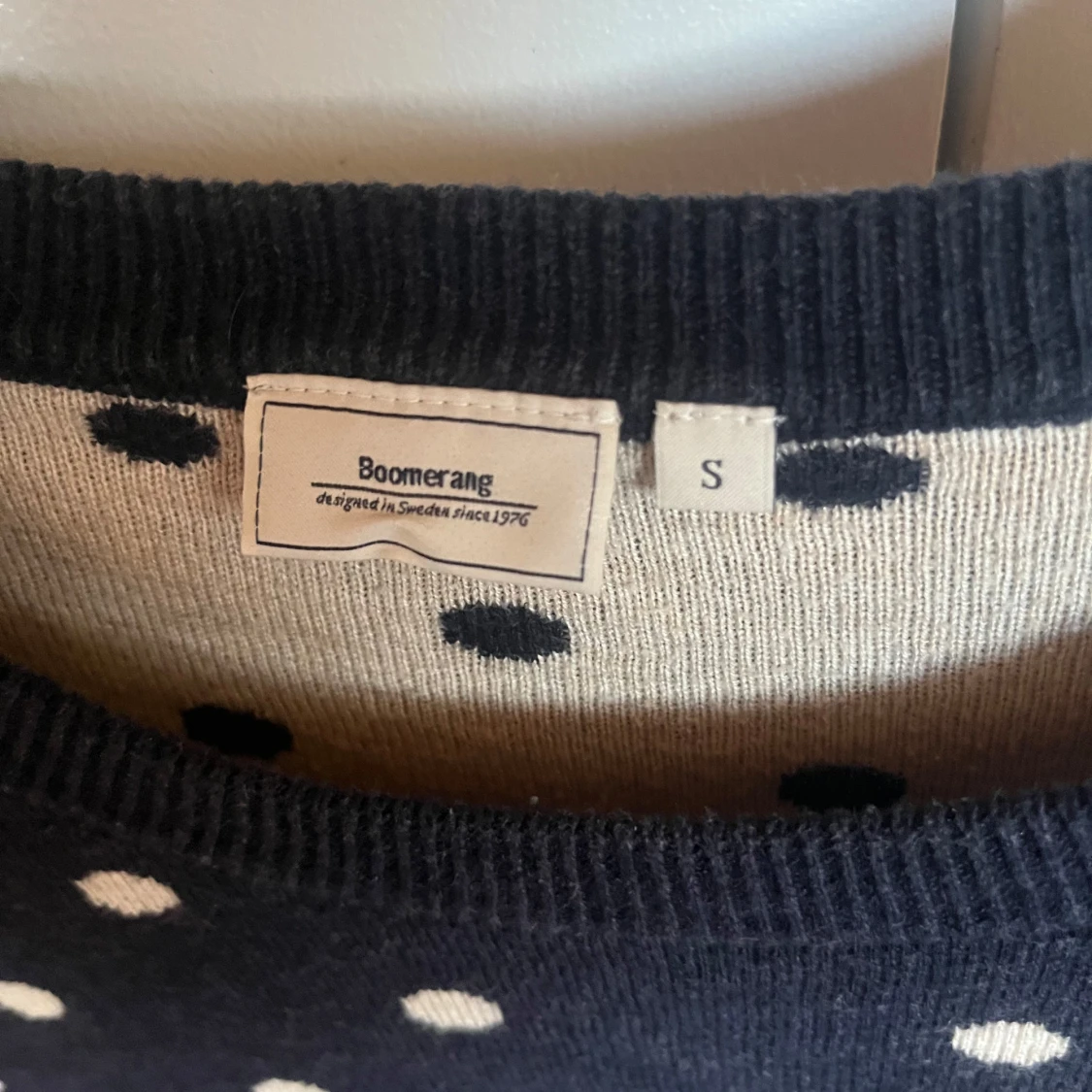 Mörkblå prickig stickad tröja Boomerang - 2